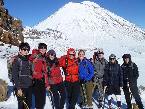 Tongariro alpine crossing outlet guided tour